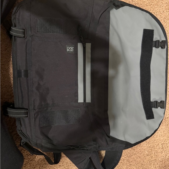Chrome industries Buran III Black Messenger Bag - Picture 2 of 3